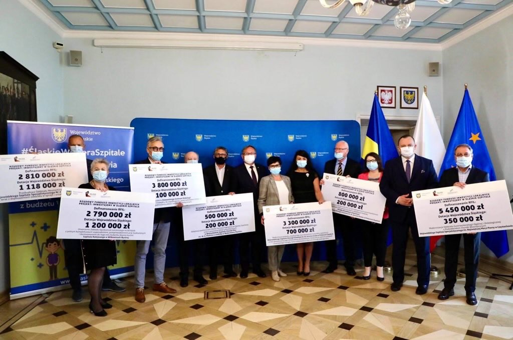 wręczenie pamiątkowej tablicy w związku z dofinansowaniem z Rządowego Funduszu Inwestycji Lokalnych i Województwa Śląskiego